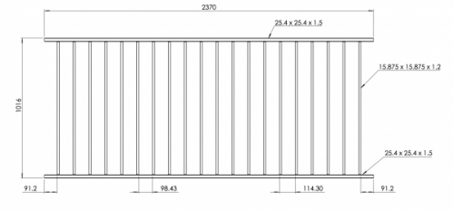 Panneau pour garde-corps simple en kit de 2370mm de long et 1016mm de haut. Galvanisé et peint en noir. Les barreaux sont des tubes 16x16x1,52mm. La main courante est un carré de 25x25x1,5mm.