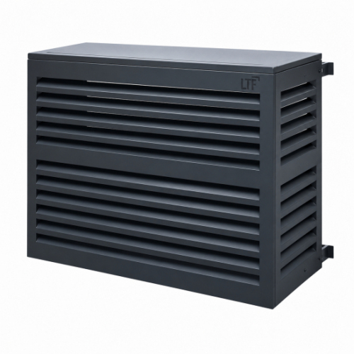 Le cache climatisation aluminium Persienne habille une unité extérieure avec un dessin sobre à lames horizontales, adapté aux façades modernes comme aux extérieurs plus classiques. Sa conception 100 % aluminium offre une excellente résistance aux UV, à l'humidité, au gel, à la pluie et aux variations de température. L'aluminium ne rouille pas et ne se déforme pas comme peuvent le faire certains caches en bois ou en PVC. Le thermolaquage permet de choisir parmi 20 coloris RAL afin d'accorder le cache climatisation à la façade, aux menuiseries ou à l'aménagement extérieur. Le produit est disponible en cinq tailles, du S au XXL, pour s'adapter à la majorité des groupes de climatisation et pompes à chaleur extérieurs. Les dimensions intérieures disponibles vont de L 90 x H 65 cm à L 148 x H 157 cm, avec une profondeur réglable selon la taille choisie. Les dimensions extérieures vont de L 95 x H 67 cm à L 153 x H 159 cm, ce qui permet de prévoir correctement l'encombrement final. Pour choisir la bonne taille, il faut mesurer l'unité extérieure avec ses supports, câbles et goulottes, puis prévoir 5 à 10 cm de marge en largeur et en hauteur. La profondeur ne nécessite pas de marge supplémentaire, car elle est réglable grâce aux réglettes de fixation fournies. Le colis comprend 1 face avant, 1 côté gauche, 1 côté droit, 1 capot, 4 réglettes de fixation, vis TBHC M6x12, rondelles, écrous frein M6 et notice de montage. L'assemblage se fait par encliquetage des côtés avec la face avant, puis par pose du capot et pliage des pattes prévues à cet effet. Les réglettes de fixation permette