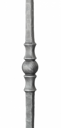 Poteau collection prestige carré 25 mm martelé hauteur 1200 mm . Véritable travail de maître : ces poteaux sont forgés d’une seule pièce au marteau pilon (pas de soudure). De ce fait apparaissent de légères variations dimensionnelles entre les pièces. Finition brute