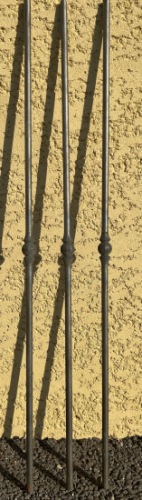 barreaux simple avec une boule au centre. Barreau en fer forgé lisse. Diamètre de 14mm et hauteur de 1000mm.
