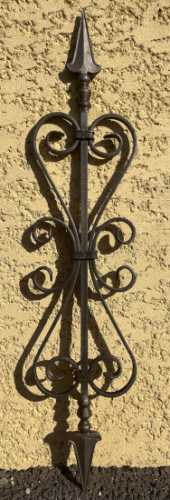 1 décor hauteur 800mm et largeur 175mm. En fer forgé.