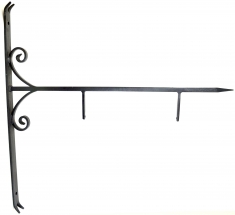 Porte enseigne en fer forgé modèle 2 volutes et pointe de lance finition peinture thermolaquée noir recuit au four. Hauteur total 800mm et longueur de 800mm. Réalisé en fer plat de 40x8mm .entraxe vide entre trous 330mm. possibilité de fournir plaque pvc ou acier avec texte 