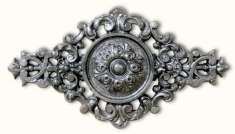 Portillon avec un cadre en tube en fer de 40x40x3mm, lisse supérieurs et inférieurs de 40x30x3mm, tôle d'épaisseur 2mm, carré décor en fer et livré avec serrure et accessoires de fixations.