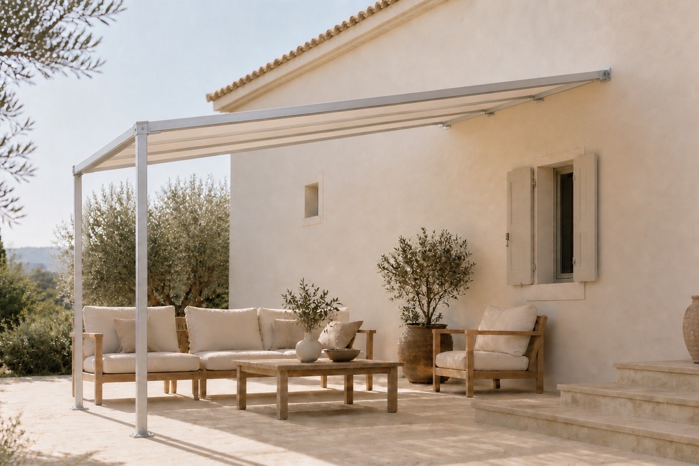Pergola Mistral en kit sans soudure installée contre une façade