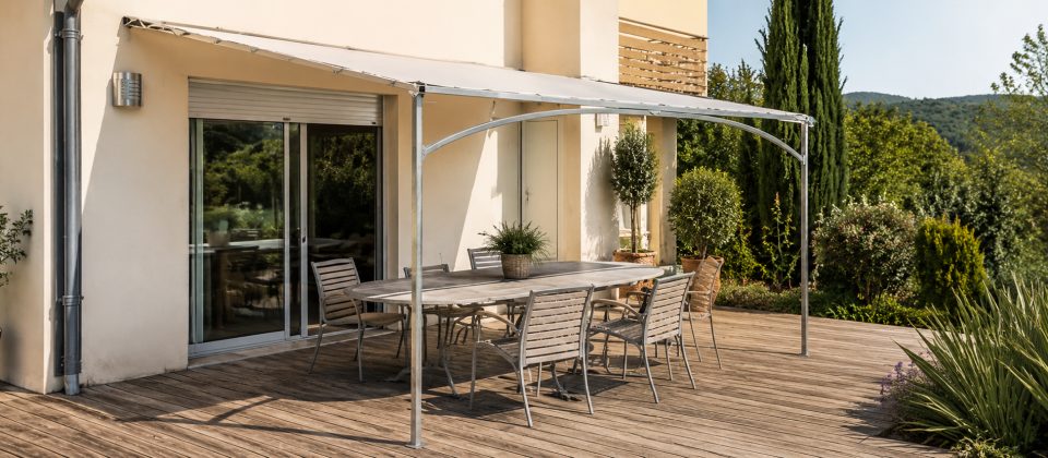 Comment choisir une pergola en fer forge ou acier