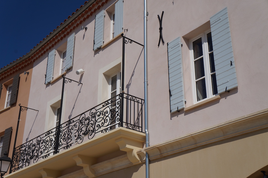 Aperçu des facades au village des marques de miramas