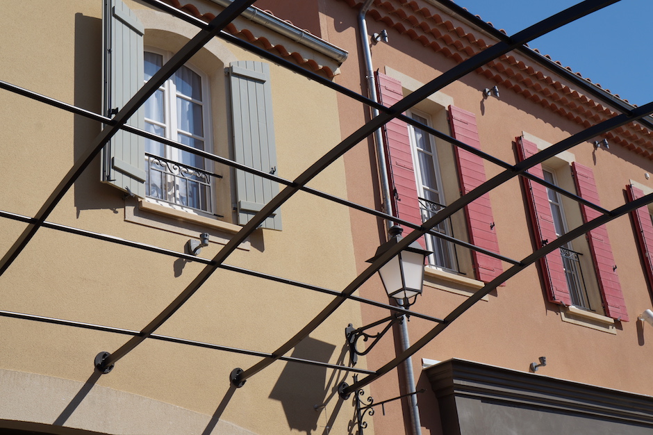 Gardes-corps réalisé par Déco Fer Forgé au village des marques de miramas